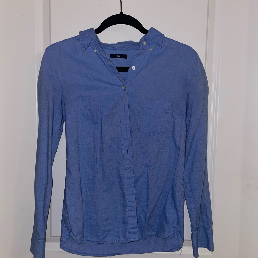 GAP 100% cotton long sleeved button down shirt
- S